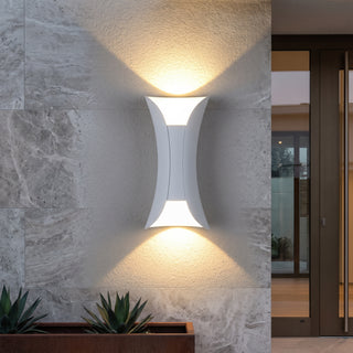 Sleek Curved Outdoor Wall Lamp | Halo