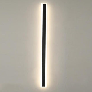 Minimalist Linear Outdoor Wall Lamp | Lumo