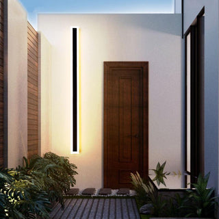 Minimalist Linear Outdoor Wall Lamp | Lumo